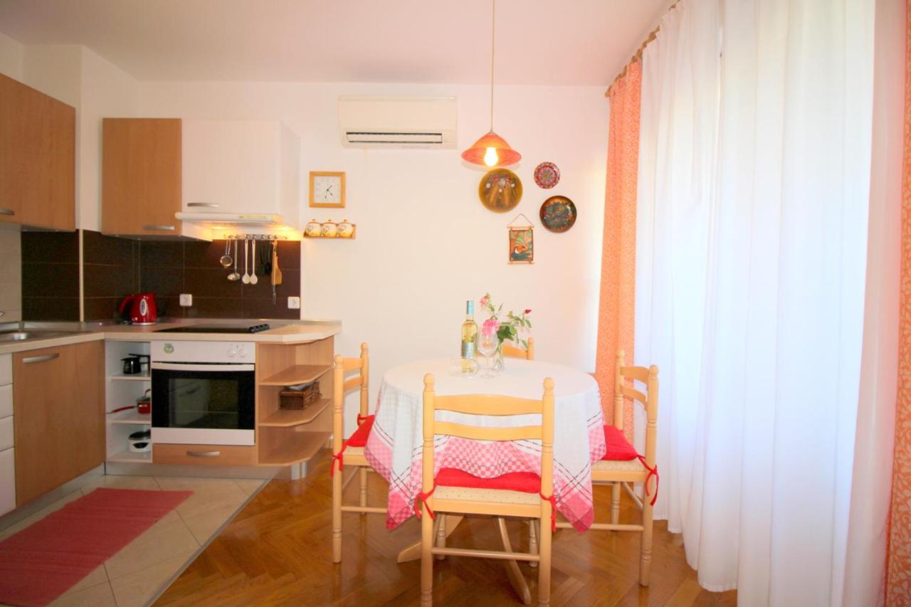 Apartment Vojka In City Center Porec Esterno foto